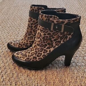 AEROSOLES leopard print bootie heels.  Size is 6.5 M .